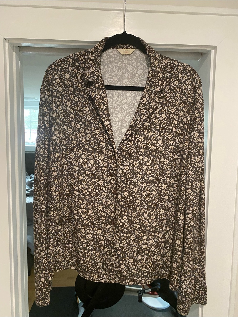 Faherty Women’s Floral Button-Up Blouse in Black and Cream